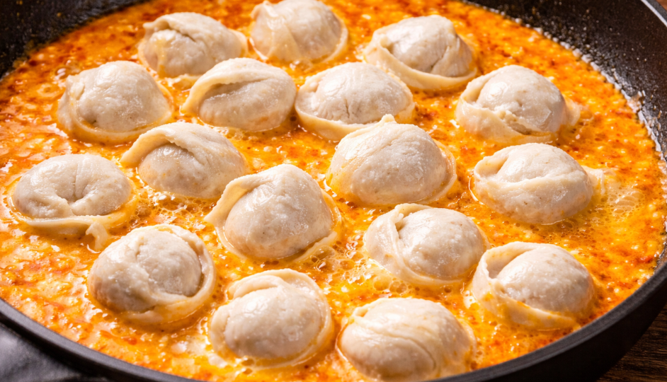 Даже дешевые магазинные пельмени обалденно вкусно получаются по этому рецепту! Вкуснее пельменей я еще не ела