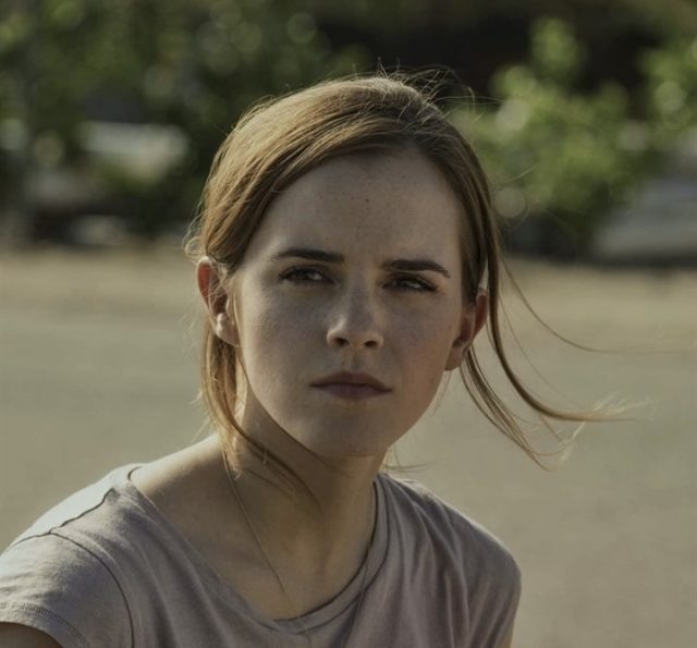    Кадр из фильма «Сфера» (The Circle, США, 2017)