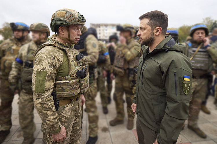    September 14, 2022, Izium, Kharkiv region, Ukraine: Ukrainian President Volodymyr Zelenskyy, center, talks with Ground Forces Commander Oleksandr Syrsky, left, during a walking tour of the liberated city, September 14, 2022 in Izium, Kharkiv region, Ukraine. Zelensky made a surprise visit to the city recaptured from Russia during a Ukrainian counteroffensive. (Credit Image: Global Look Press/Keystone Press Agency)