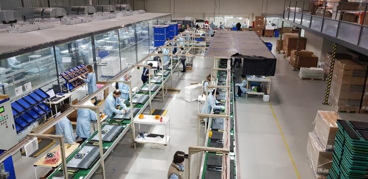 На фото с сайта завода «Квант»: один из цехов по производству телевизоров данного предприятия.