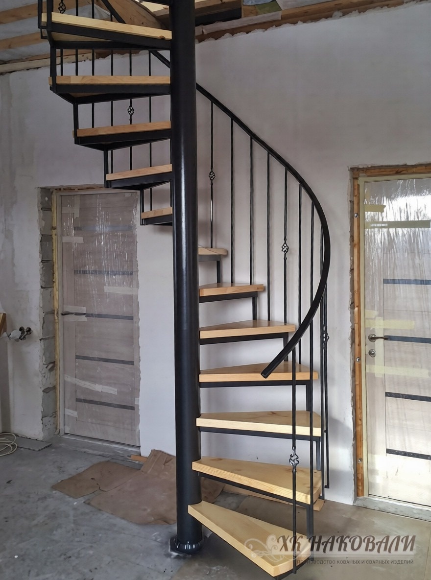 Винтовая лестница в стиле Лофт от ХК "Наковали"