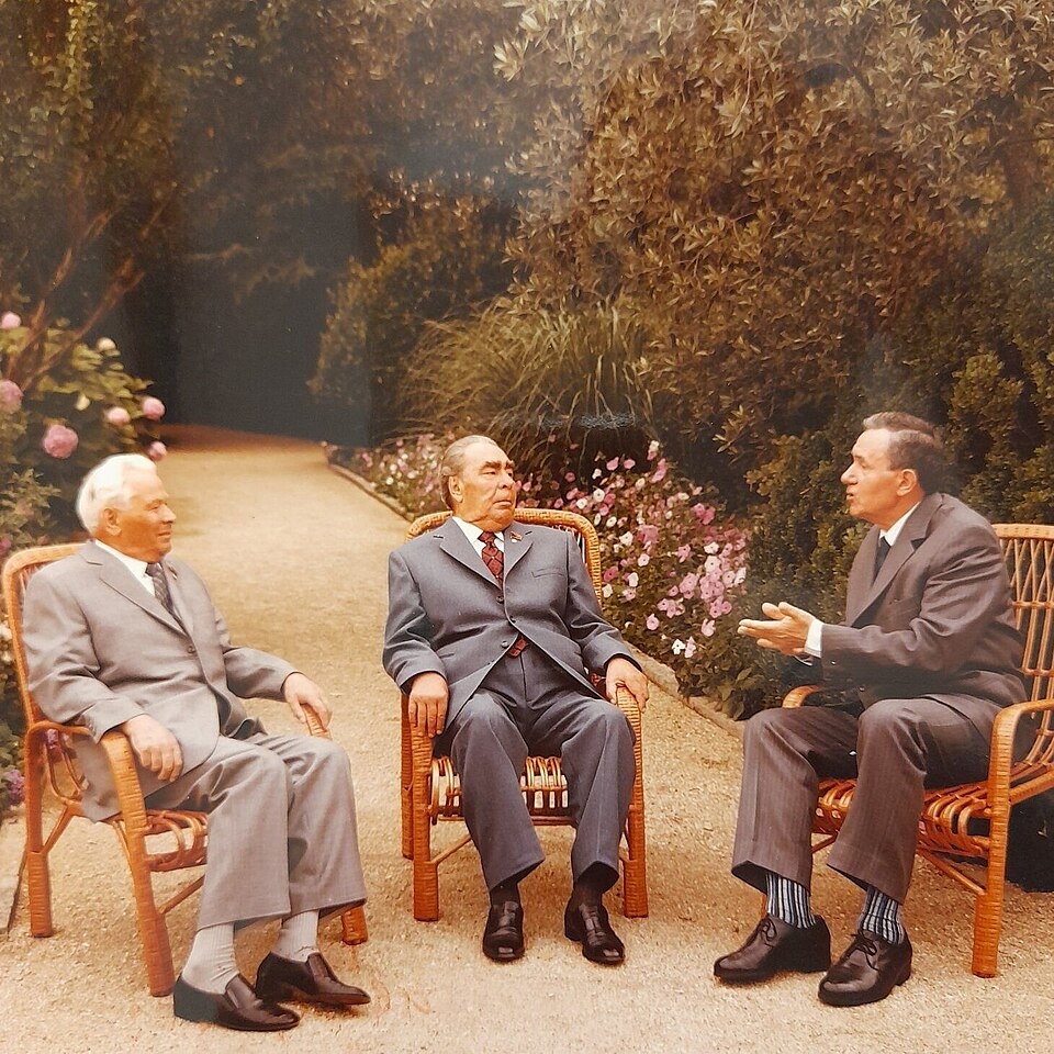 Константин Черненко в группах с Леонидом Брежневым, Гейдаром Алиевым, Андреем Громыко и другими партийными и государственными деятелями на отдыхе в Крыму. 1981-1982 годы