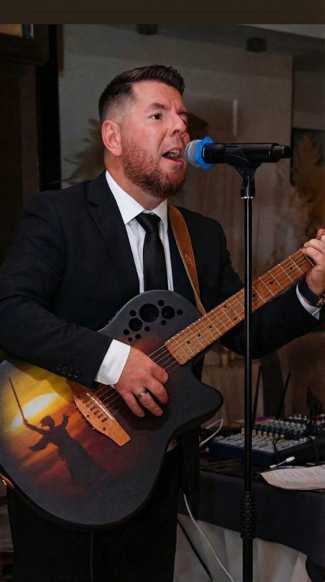 Бард Андрей ЛД на любое торжество, контакты : 89032681077.