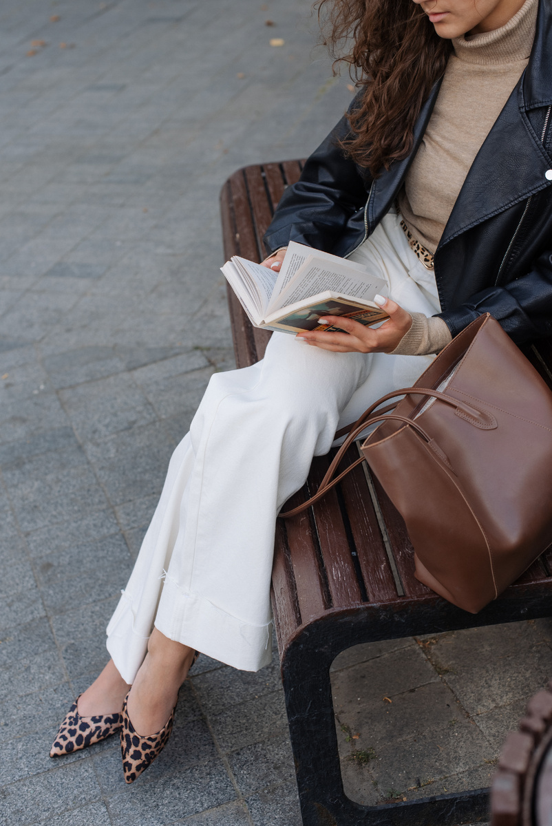 белые широкие джинсы wide leg с отворотом TAGCLO - тренд сезона 2026