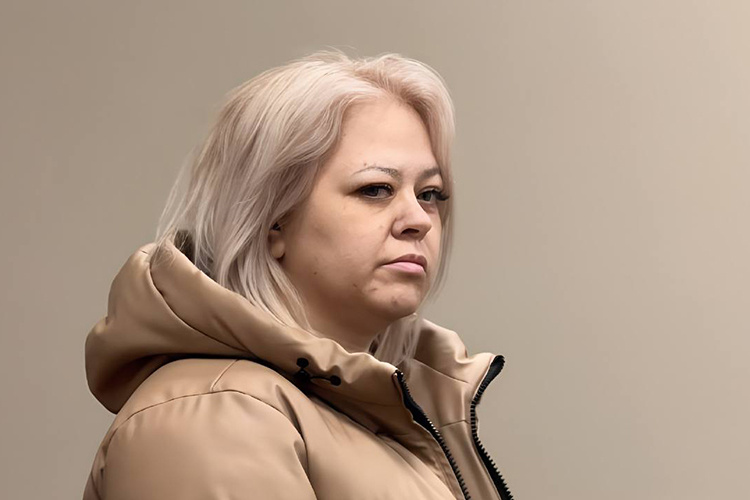    В отношении топ-менеджеров «Флота РТ» возбудили уголовное дело по статье 290 УК РФ «Получение взятки». Им грозит до 15 лет лишения свободы. Первой рассмотрели ходатайство в отношении Гайзетдиновой. Выглядела она мрачно, кажется, не совсем понимая, что происходит