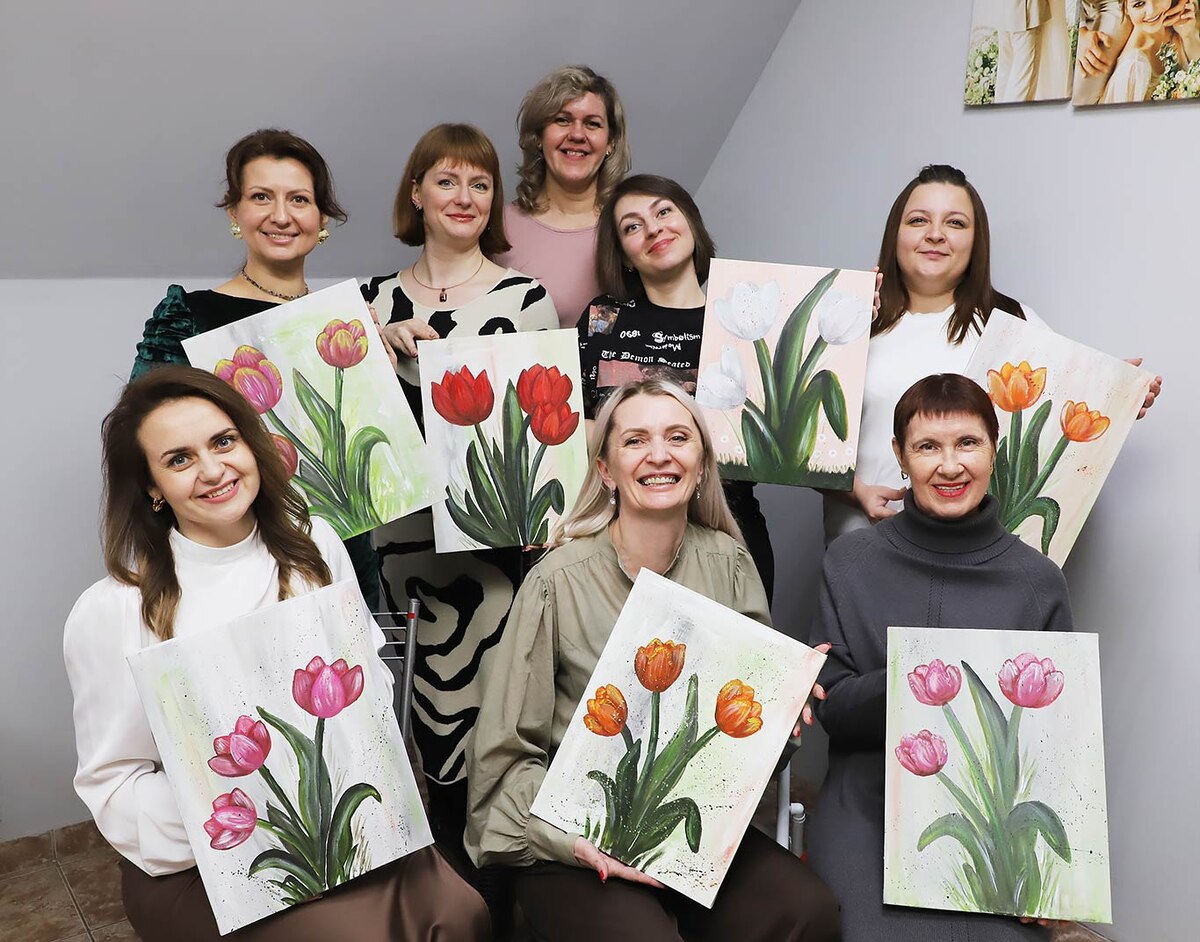 Верхний ряд: Юлия ХАЛАИМОВА, Ольга ПРОКУДИНА, Наталья ТУПОТА, Варвара ПОПОВА, Ксения ВЕРХОВИНА. Нижний ряд: Ирина БЕЛУГИНА, Анастасия ШЕВЧЕНКО, Татьяна ТАНЧУК. Фото Александра ВАСИЛЬЕВА.