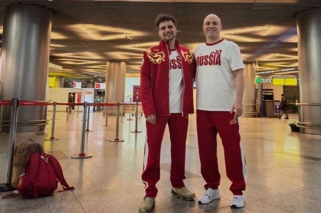    Паралимпийцы Дмитрий Фадеев (справа) и Филипп Шеббо Монзер (слева). Фото: Паралимпийский комитет России