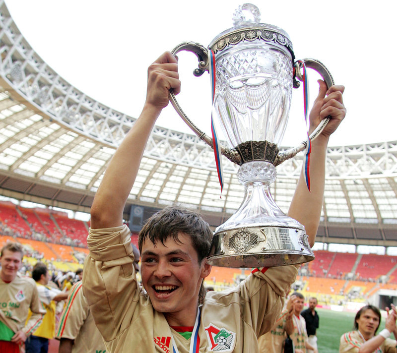 Динияр Билялетдинов в Московском Локомотиве. Выступал за клуб с 2004 по 2009 годы. Динияр Билялетдинов празднует Победу Московского Локомотива в Кубке России 2007 год.