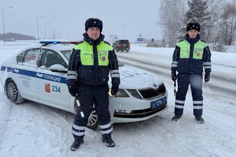    ГАИ. Полицейские, задержавшие угнанную машину