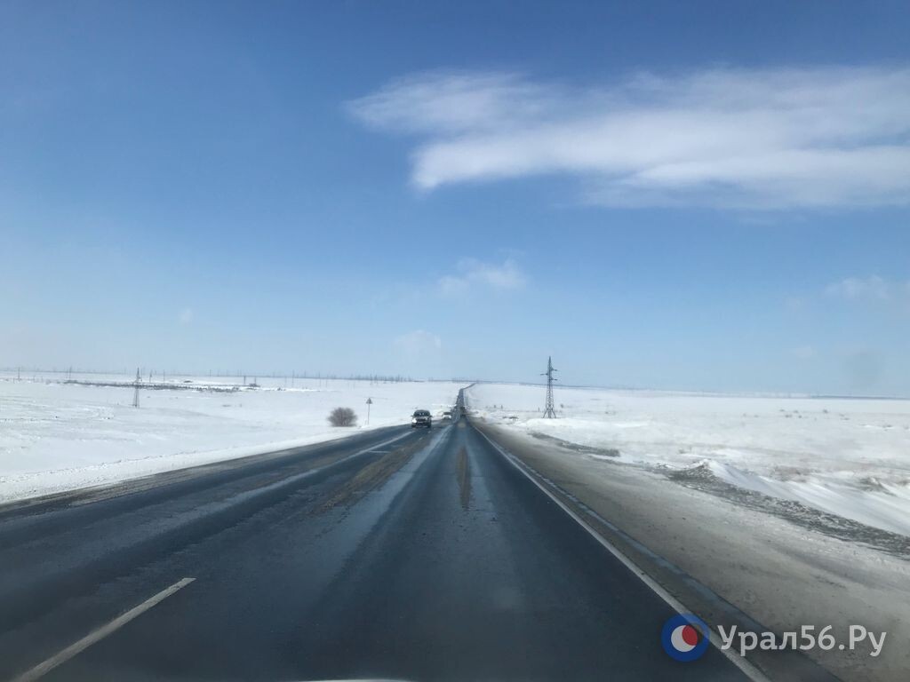    Сухая, мокрая и снежная: На трассе Оренбург – Орск сейчас встречаются разные участки