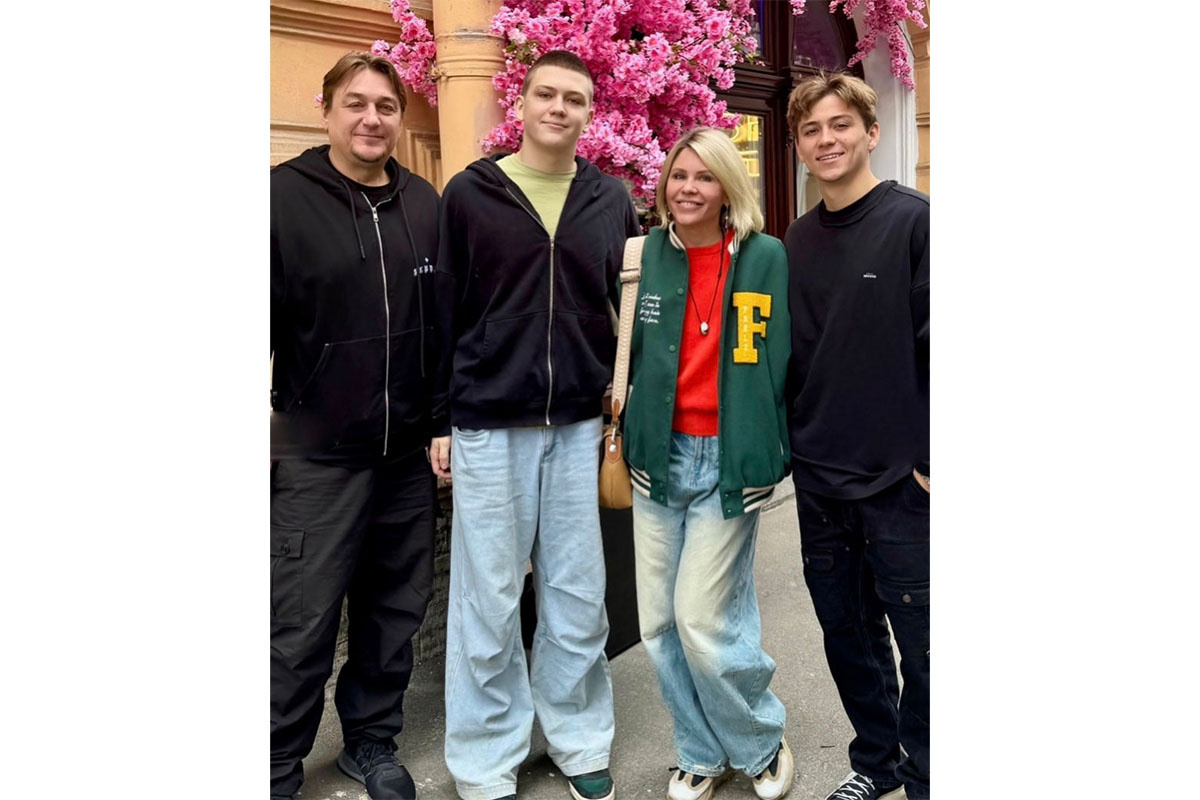 Анастасия Макаревич с мужем и сыновьями