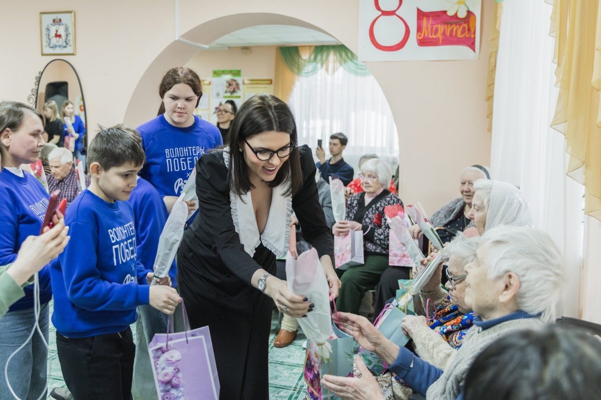   Волонтёры Победы в канун Международного женского дня поздравили подопечных дома-интерната в Зеленом городе