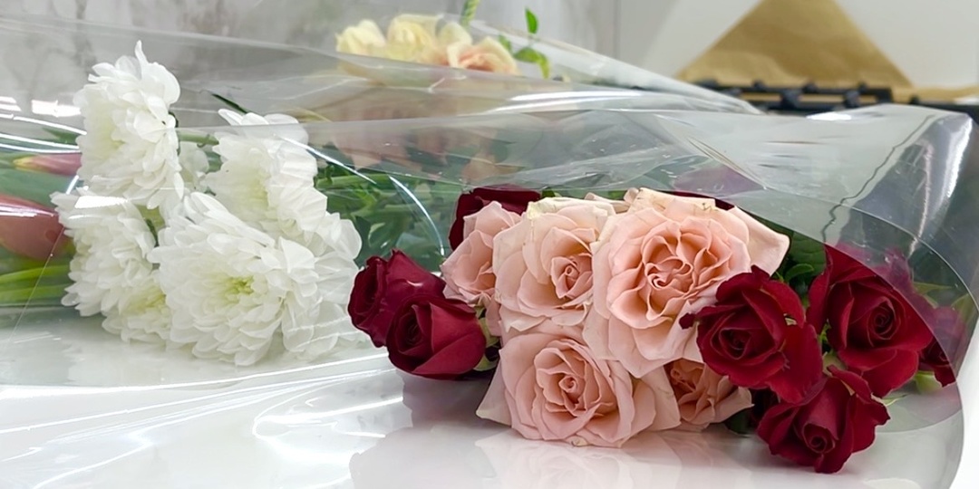 Сергей Лазарев научил. У меня теперь букеты стоят почти месяц и не вянут