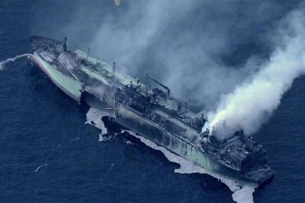 Последствия атаки на газовоз «Арктик Метагаз» / bbbreaking/Telegram   📷