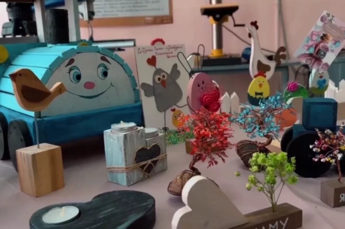    Мэр Томска оценил новый кабинет труда в школе №22