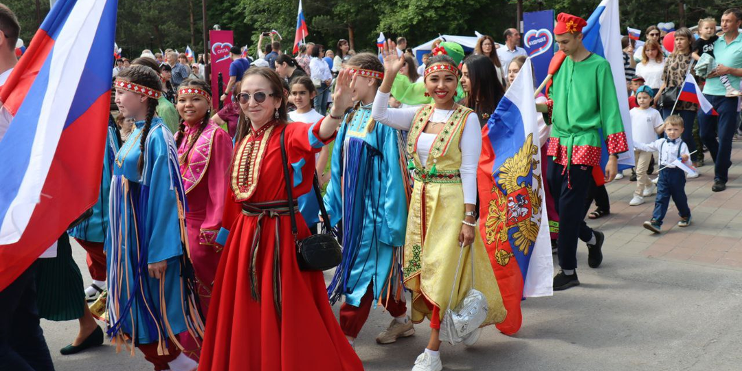 «Как вы друг друга понимаете?»: почему мозг иностранца взрывается от того, что у нас сотни языков, но все говорят по-русски без принуждения