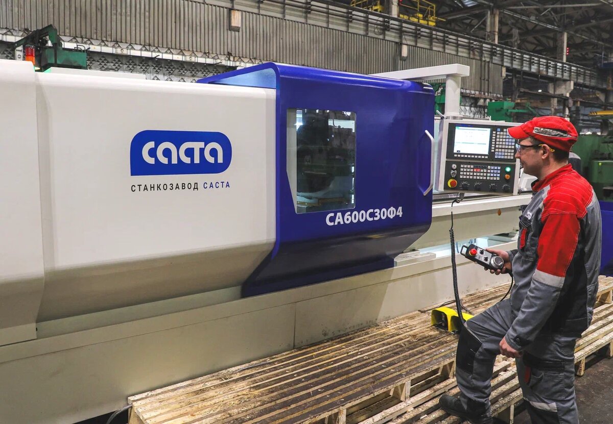 У нового станка прочный защитный кожух. Фото Валерия ВороноваФото Валерия Воронова / «Медиацентр»