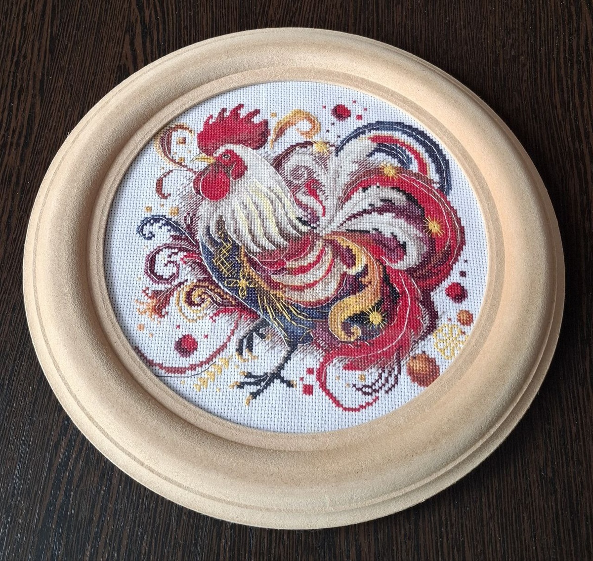 Вышитый петух  всегда считается мощным славянским оберегом.Пусть оберегает нас и приносит удачу и здоровье.