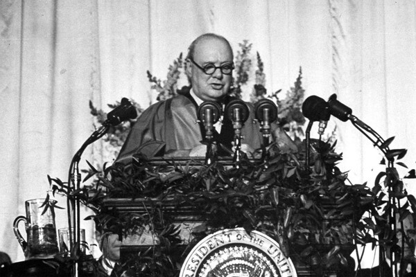 Лекция Уинстона Черчилля в Вестминстерском колледже в городе Фултоне, штат Миссури, США, 1946 год / Westminster College   📷