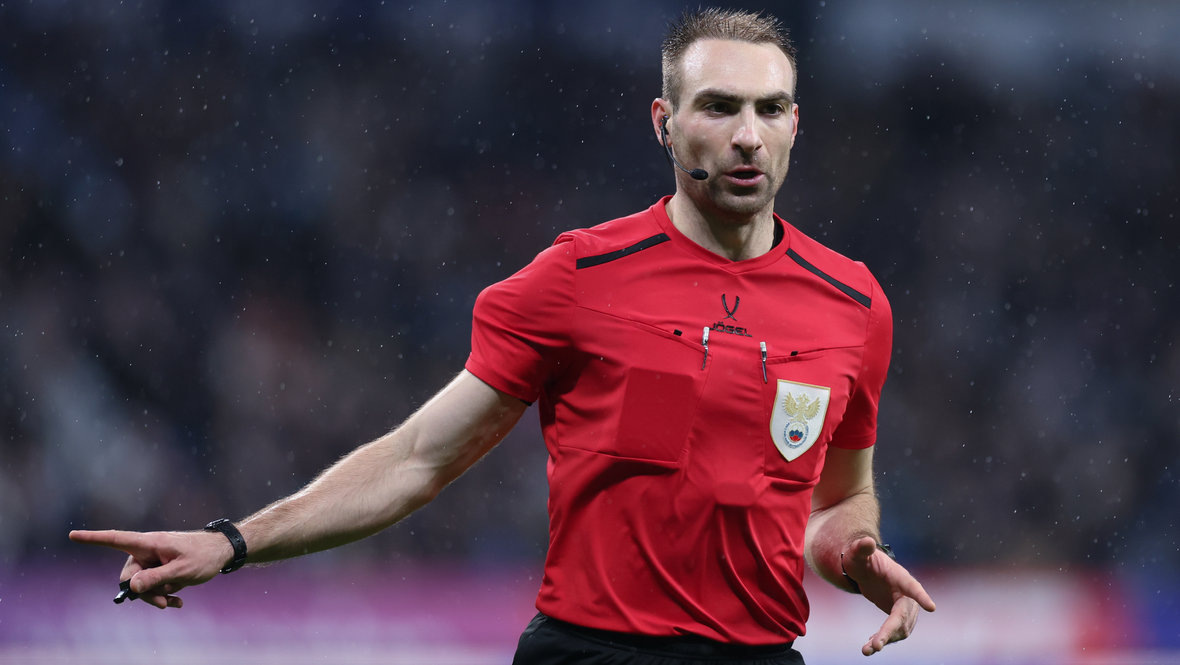    Судья Антон Фролов.Дарья Исаева