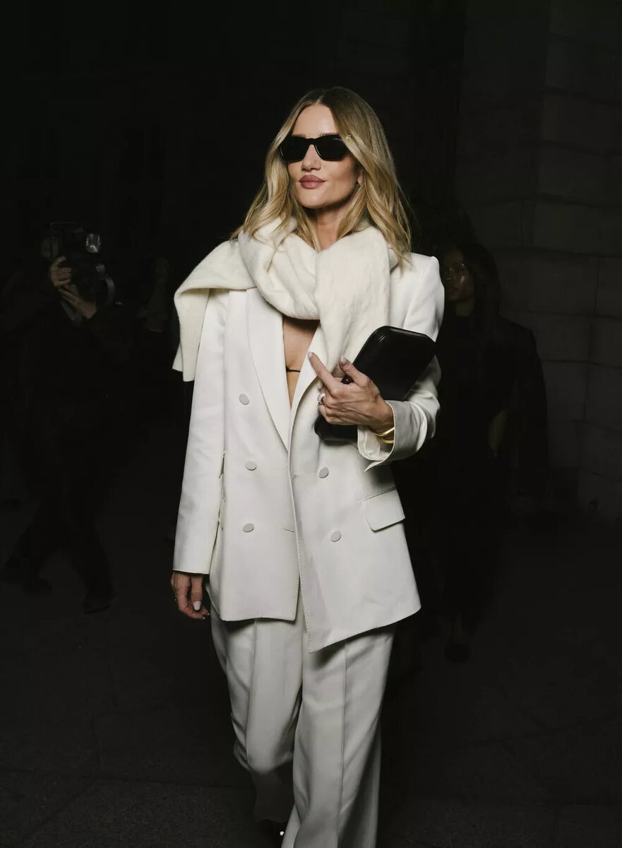 Рози Хантингтон-Уайтли📷
