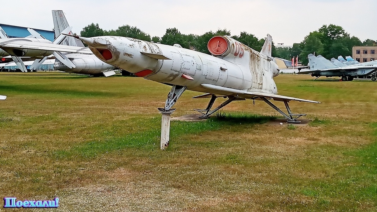 На фотографии: Ту-141 «Стриж» – первый советский беспилотный разведывательный многоразовый летательный аппарат. Фотография автора канала "Поехали!". Источник фото: https://dzen.ru/a/aZrjJ2VxCiLmoui0