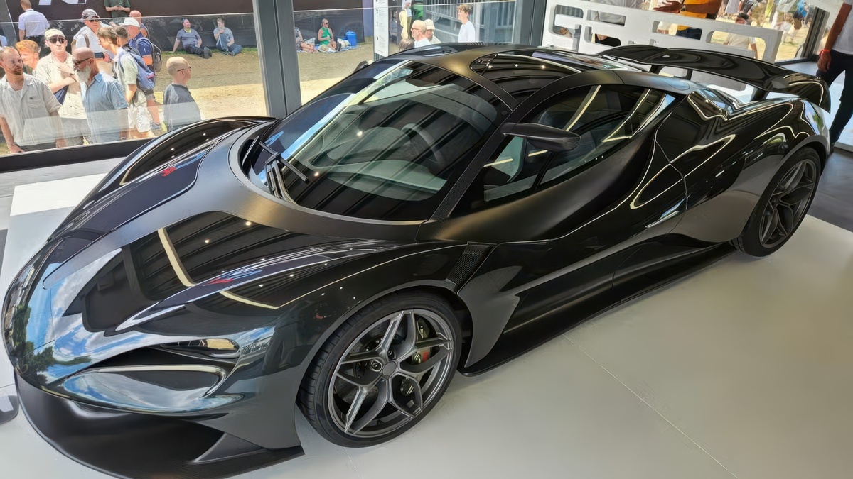 © Porsche | Roger Biermann | Lanzante | CarBuzz | Valne