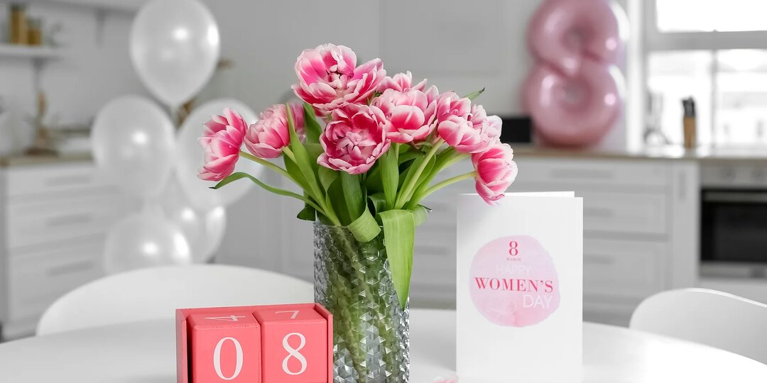 Митинги Клары Цеткин, борьба за права и тюльпаны. Путь Международного женского дня длиной в век