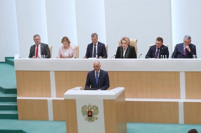    Губернатор удивлял сенаторов успехами региона Фото: Правительство Калининградской области