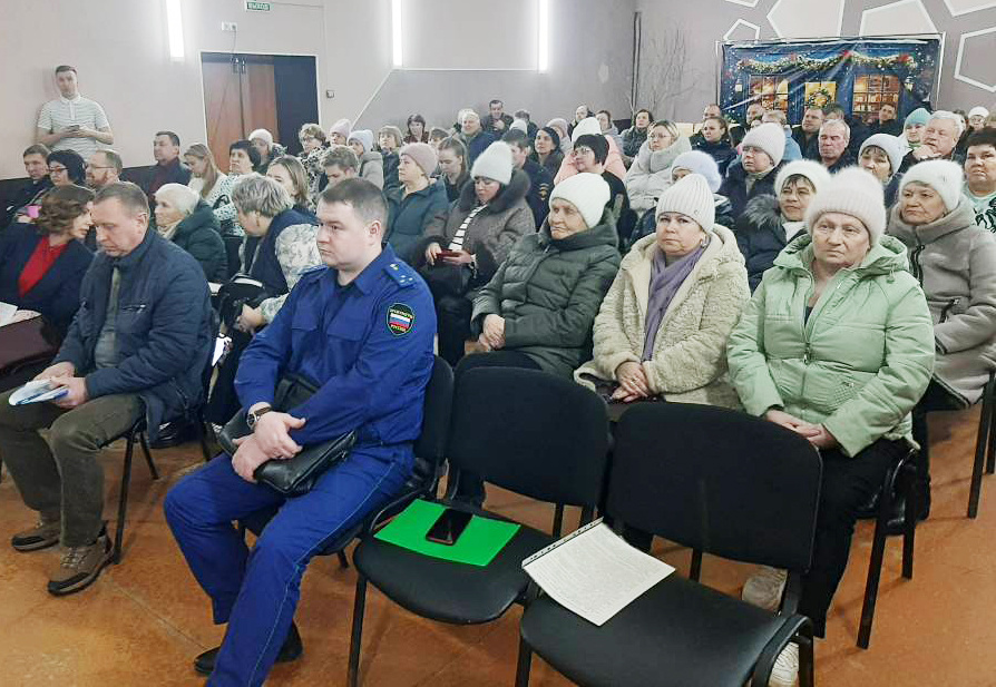 Собрания жителей при участии администрации проходят на территориях о один раз в год. За это время у людей накапливается немало вопросов, которые хочется озвучить