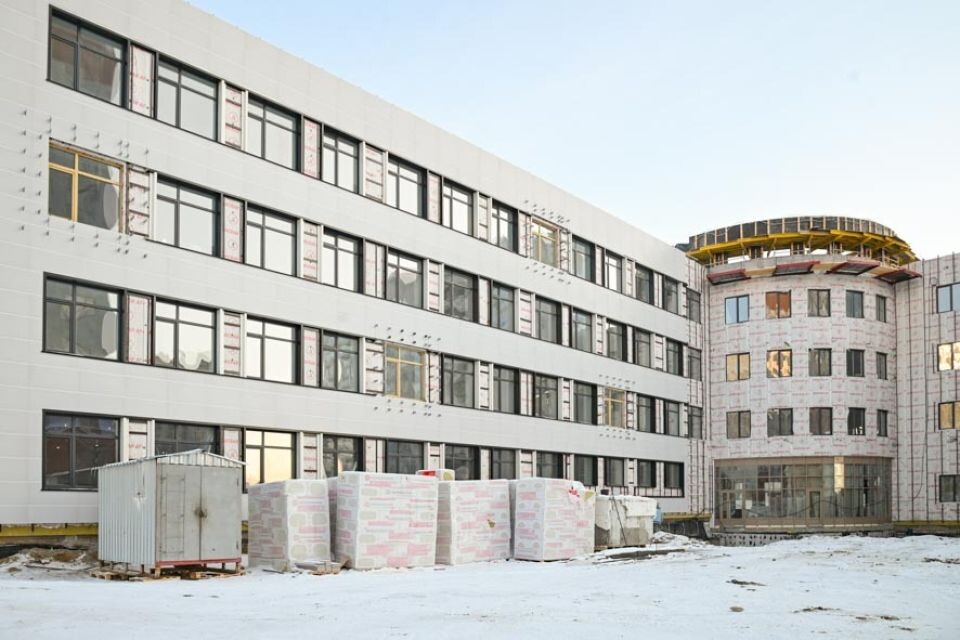    Строительство "супершколы" в квартале 2033. Источник: barnaul.org