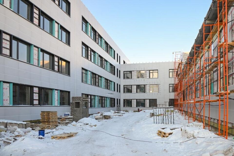    Строительство "супершколы" в квартале 2033. Источник: barnaul.org