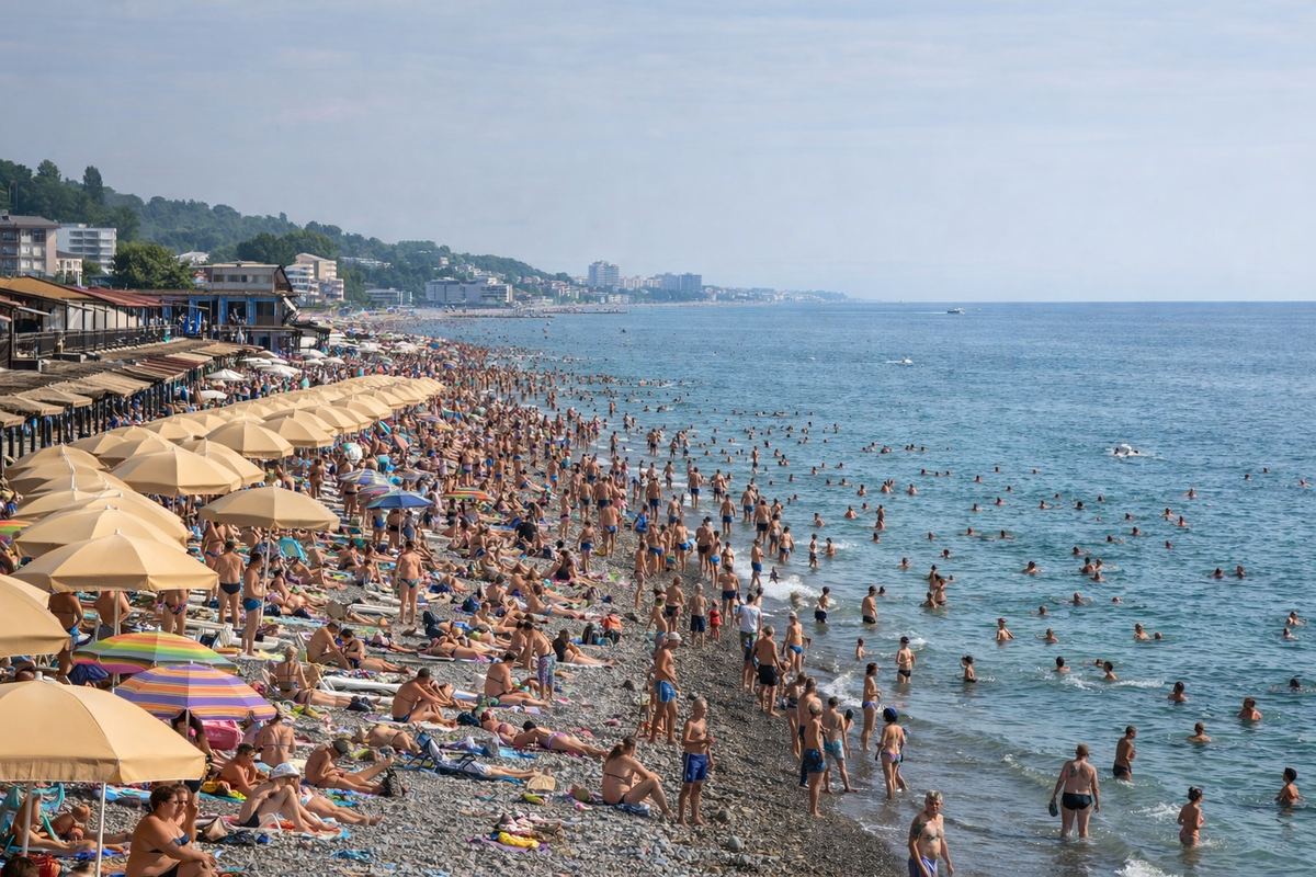 пляж Сочи в июле