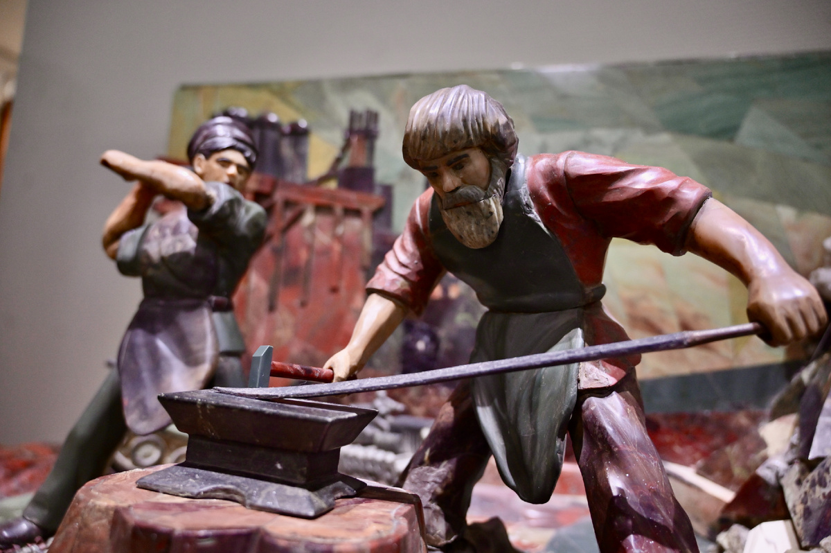 Фрагмент композиции "Урал кует Победу". Фото: Полина Зиновьева «Наследники Данилы-мастера»