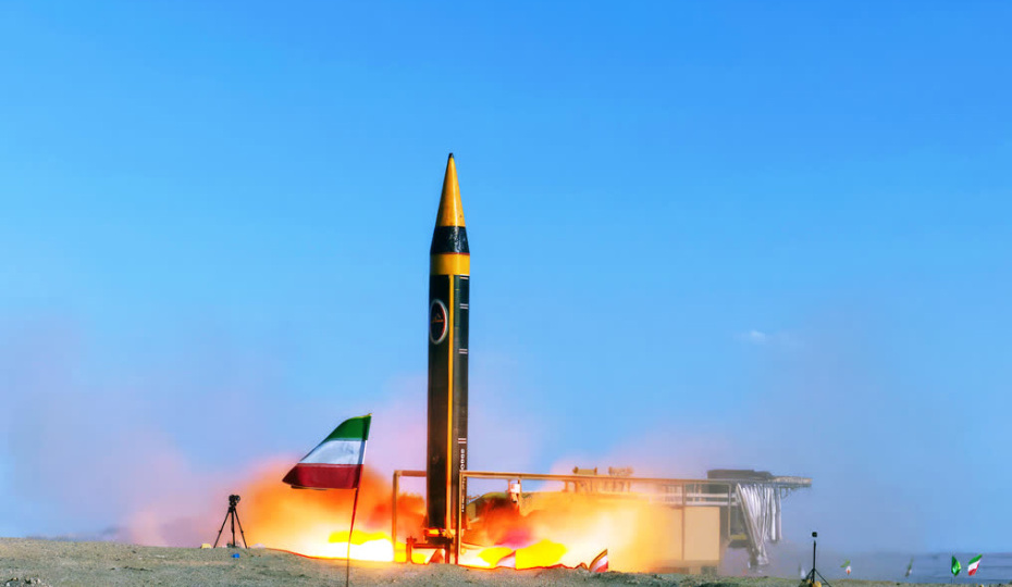 Возмездие с тонной взрывчатки: Иран обрушил на Израиль чудовищные ракеты «Хорремшахр-4»