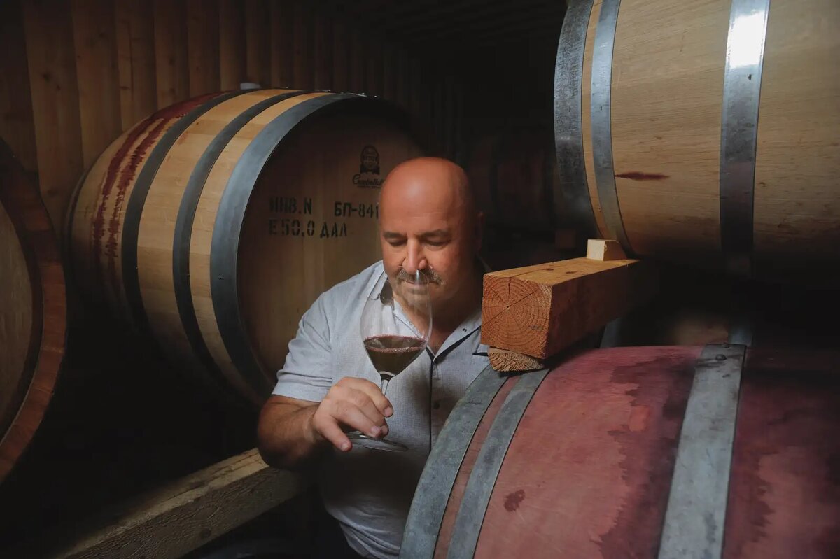    Гюльбала Зеидов, главный винодел «Винодельни Ведерниковъ». © «Абрау-Дюрсо»
