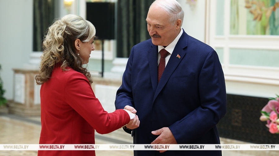     Едины в стремлении сделать страну лучше: Президент вручил государственные награды женщинам Беларуси