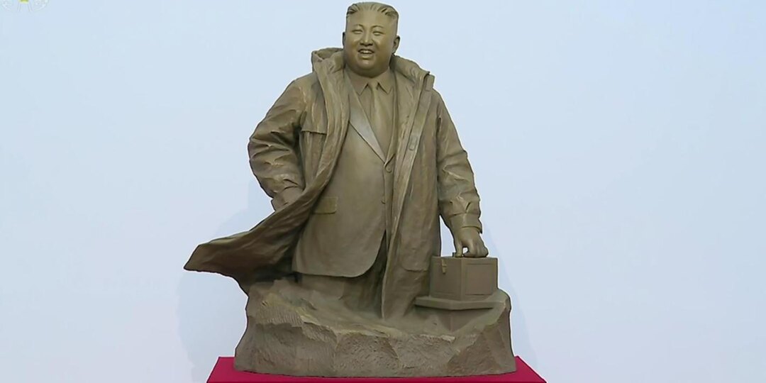 В КНДР появился первый прижизненный памятник Ким Чен Ыну