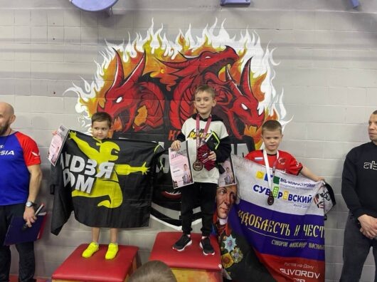    Спортсмены Суворовского жилого района победили в турнире по гонкам с препятствиями //Фото: СК "Суворов"