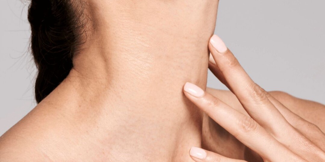 Старение шеи и декольте: какой уход реально работает