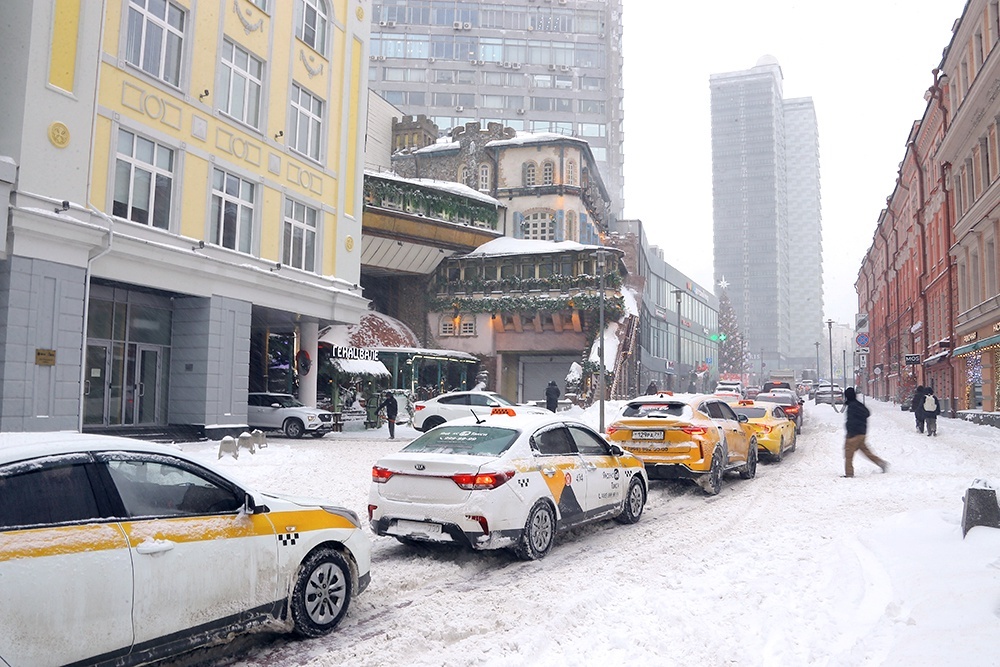   Самозанятым необязательно перекрашивать личные машины "под шашечки", уверены авторы проекта. / Александр Корольков