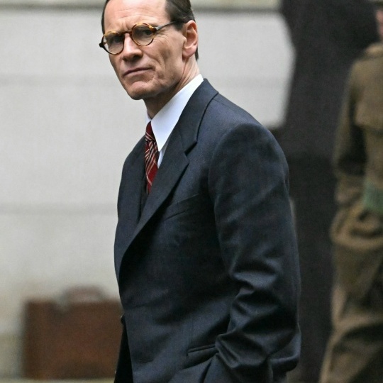 Новый долгожданный сериал с Майклом Фассбендером в образе Кеннеди