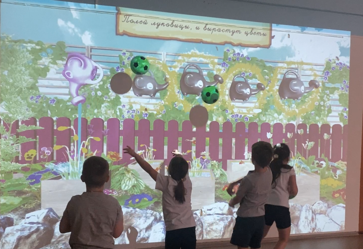 "Весенные цветы" на интерактивной стене