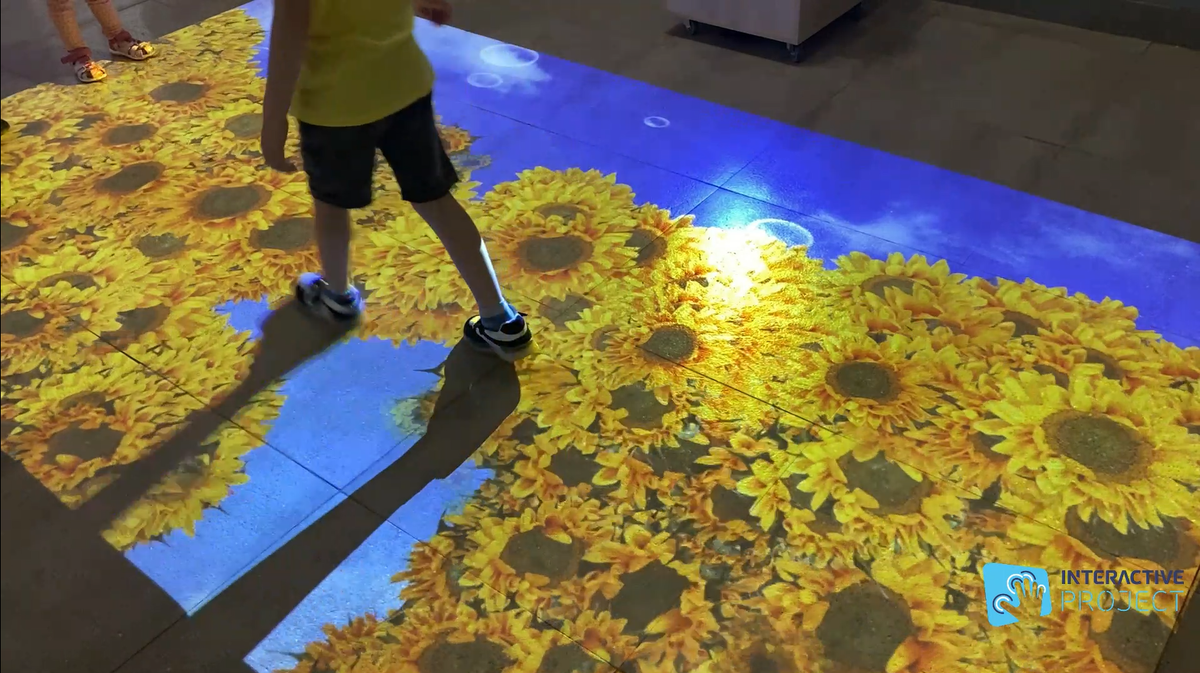 "Подсолнухи" на интерактивном полу
