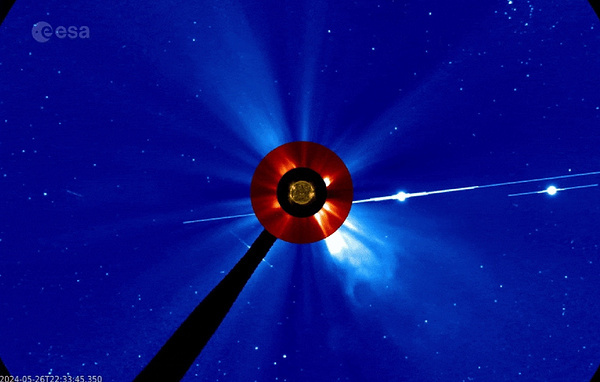 SOHO (ESA & NASA), NASA/SDO/AIA, JHelioviewer/D. Müller