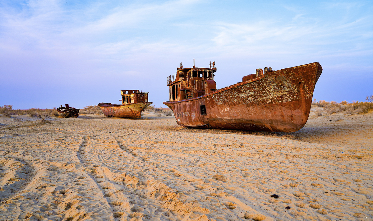 Мультидисциплинарный фестиваль электронной музыки, науки и искусства проходит на кладбище кораблей, среди инопланетных пейзажей высохшего Аральского моря.Фото: Alexandre.ROSA / Shutterstock.com