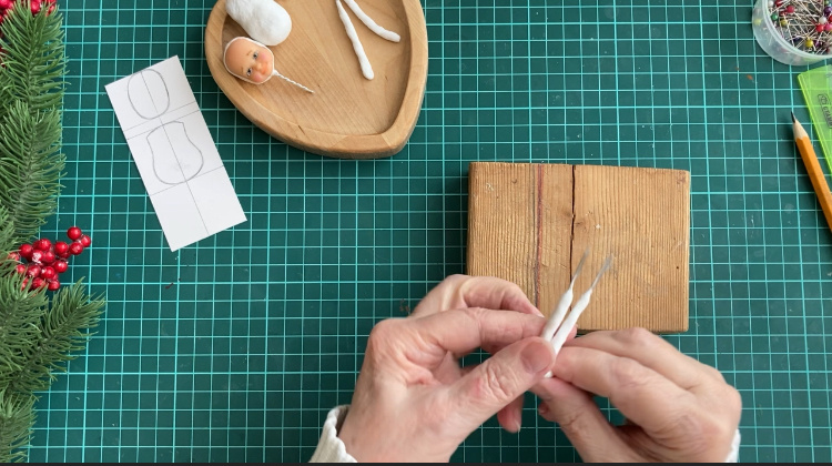 Выравниваем заготовки ног, они должны быть одинаковыми.