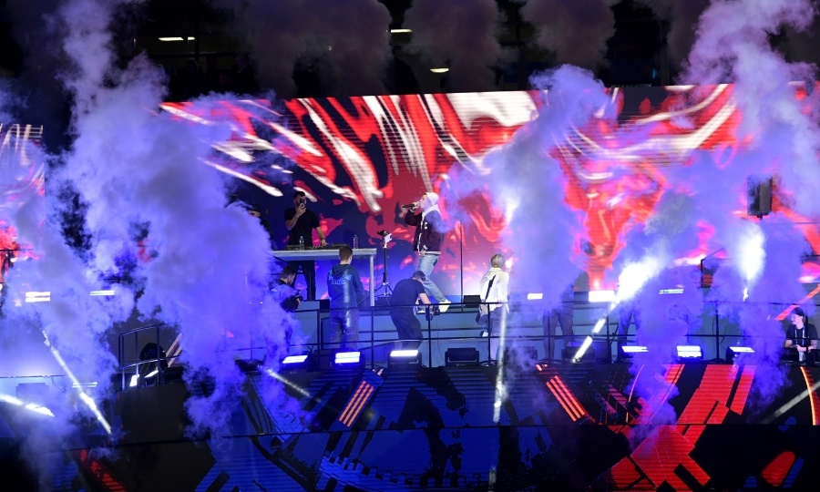 Раскрыты музыкальные предпочтения российских курьеров, продавцов и официантов