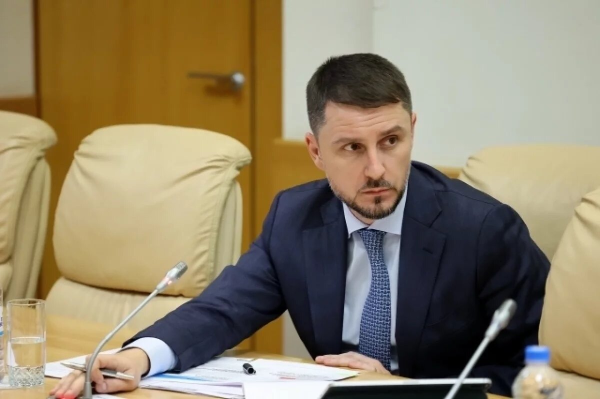    Артем Хохлов перешел на работу в полпредство СЗФО