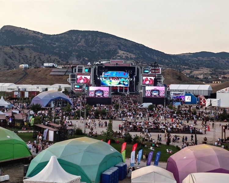     Курян приглашают стать участниками и гостями фестиваля «Таврида.АРТ» в Крыму